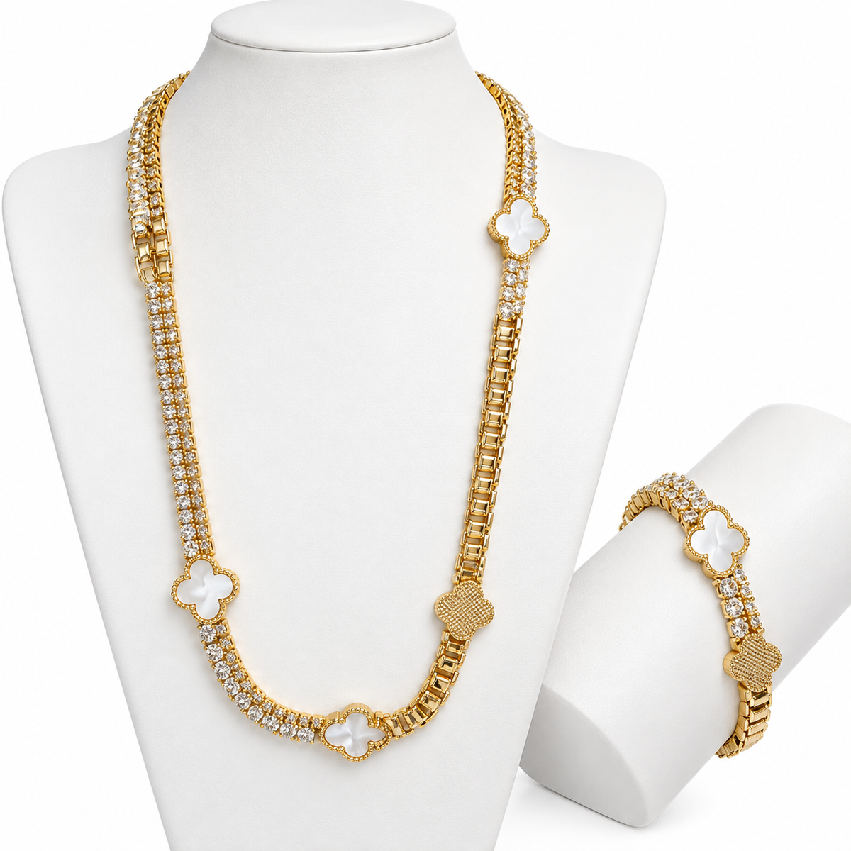 Collar Doble Blanco con Tréboles y Brazalete