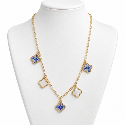 Collar Dorado con Dijes de Trébol