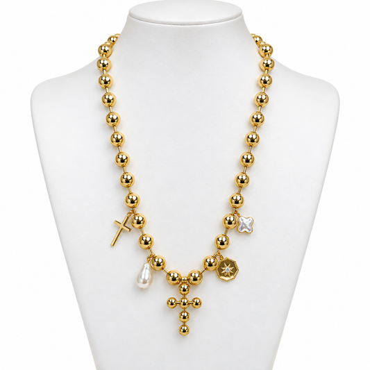 Collar Dorado con Dijes y Cruz