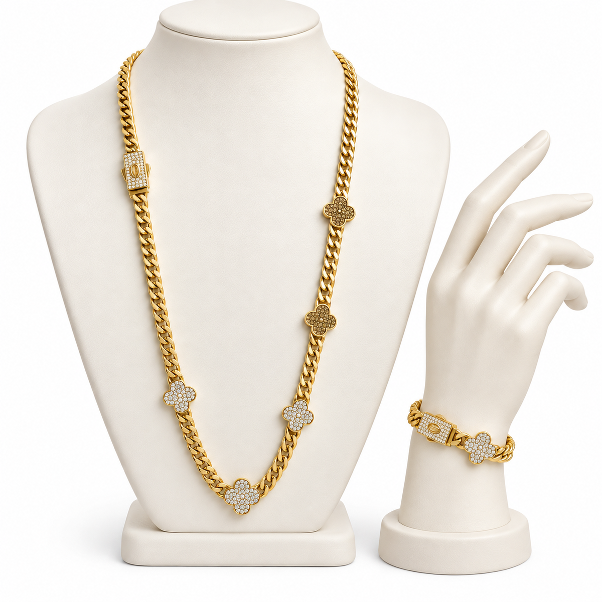 Set de Collar y Brazalete Clover Dorado