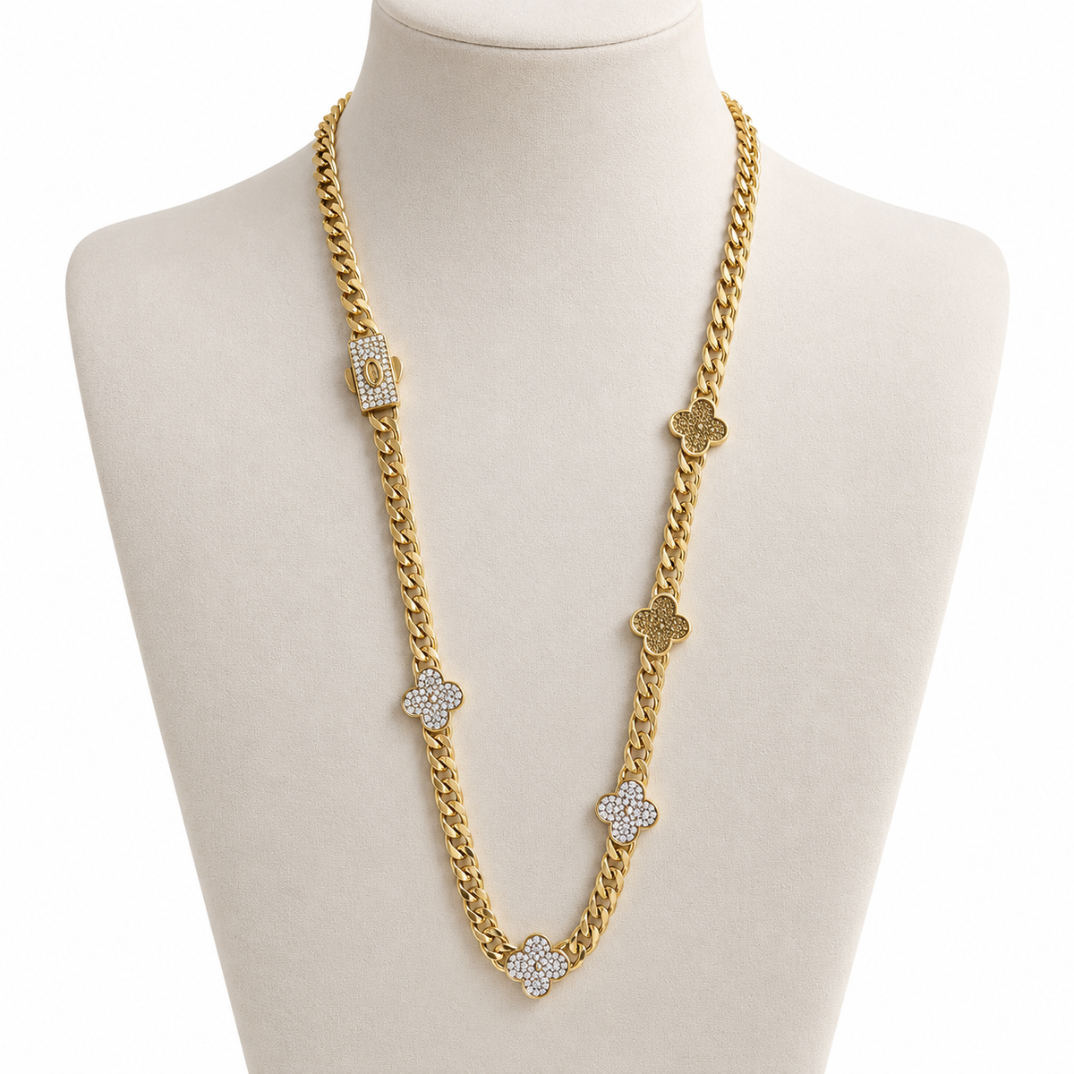 Collar Dorado con Tréboles Brillantes