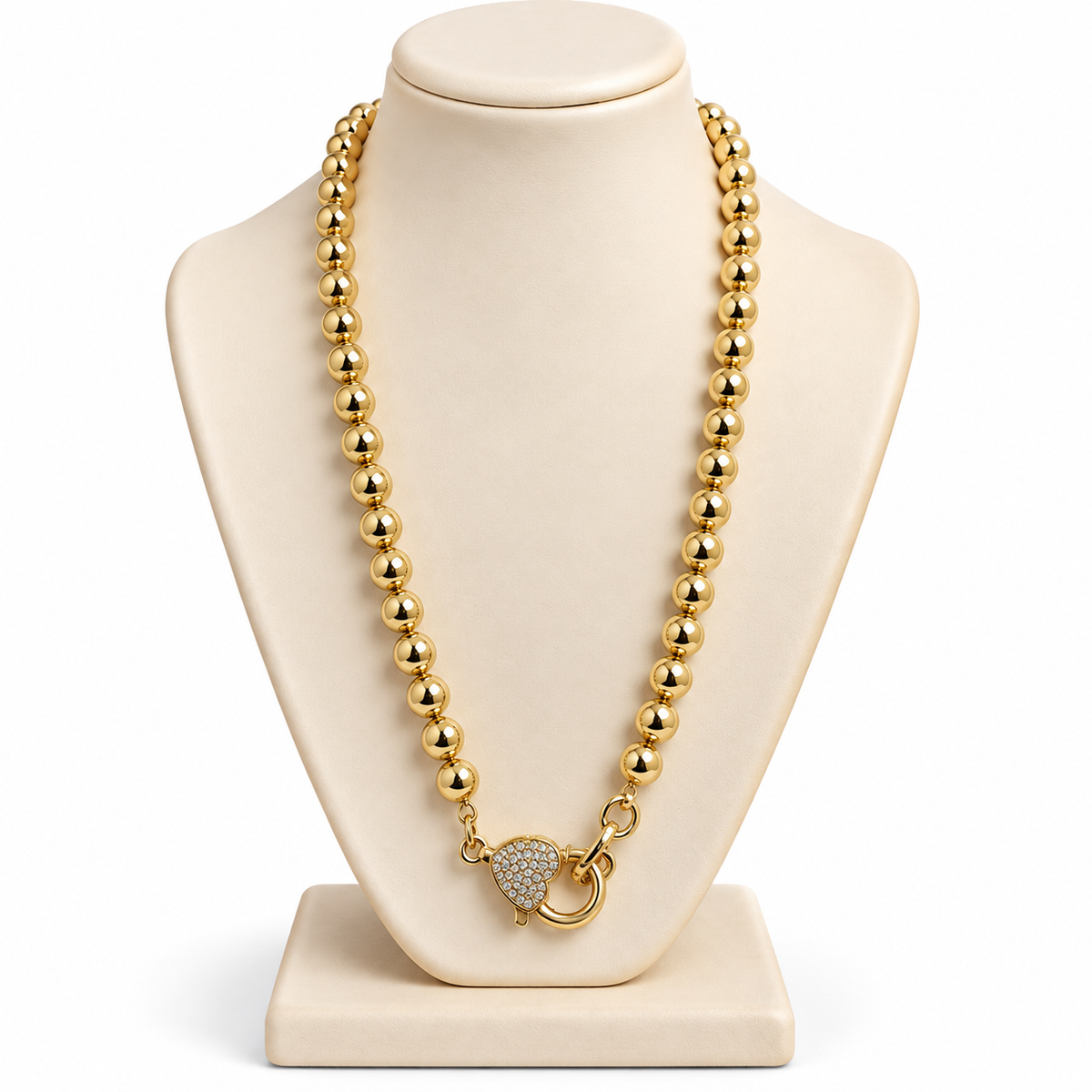 Collar de Esferas Doradas con Corazón Brillante