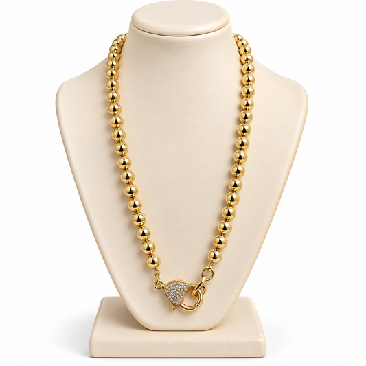 Collar de Esferas Doradas con Corazón Brillante