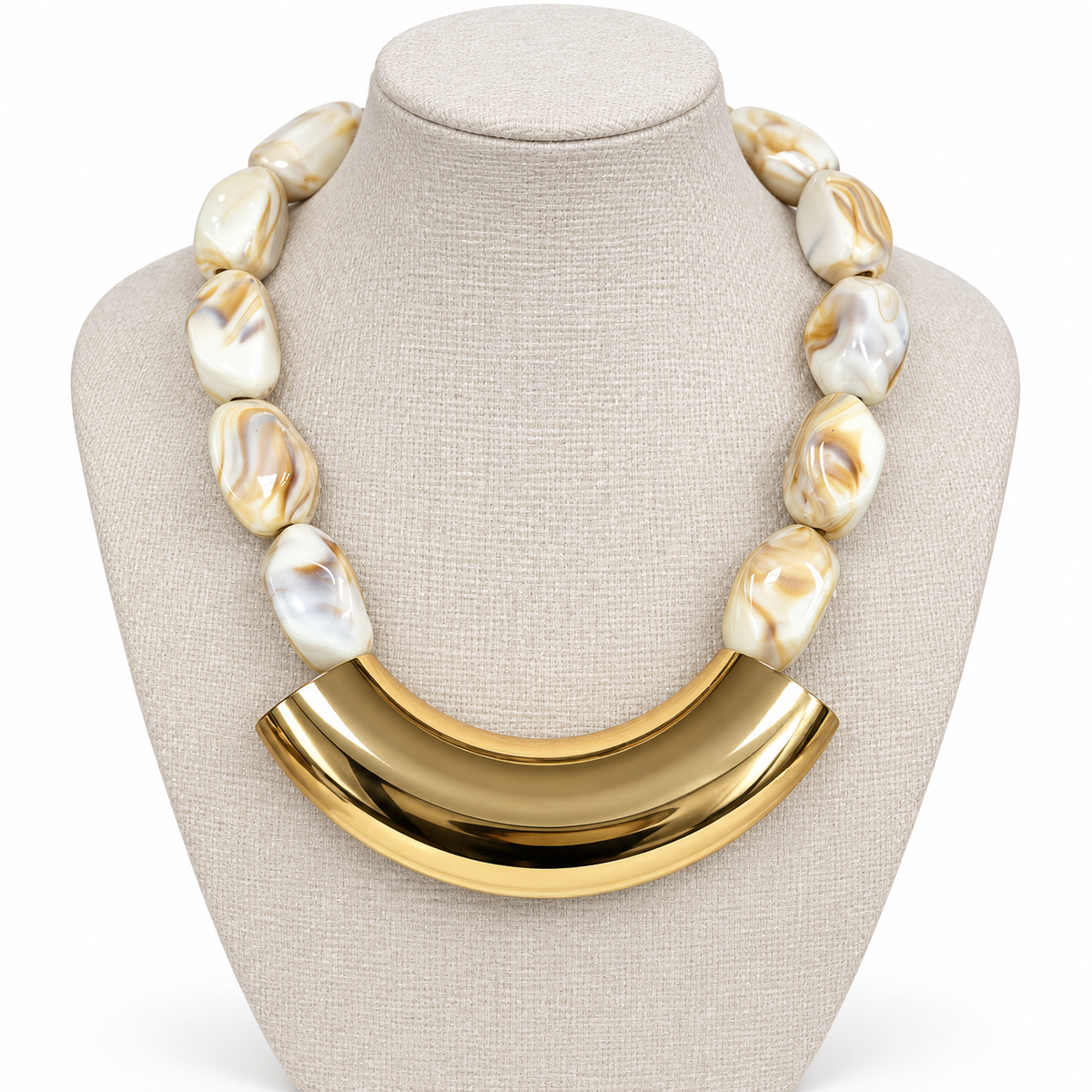 Collar Mármol Claro con Dije Dorado