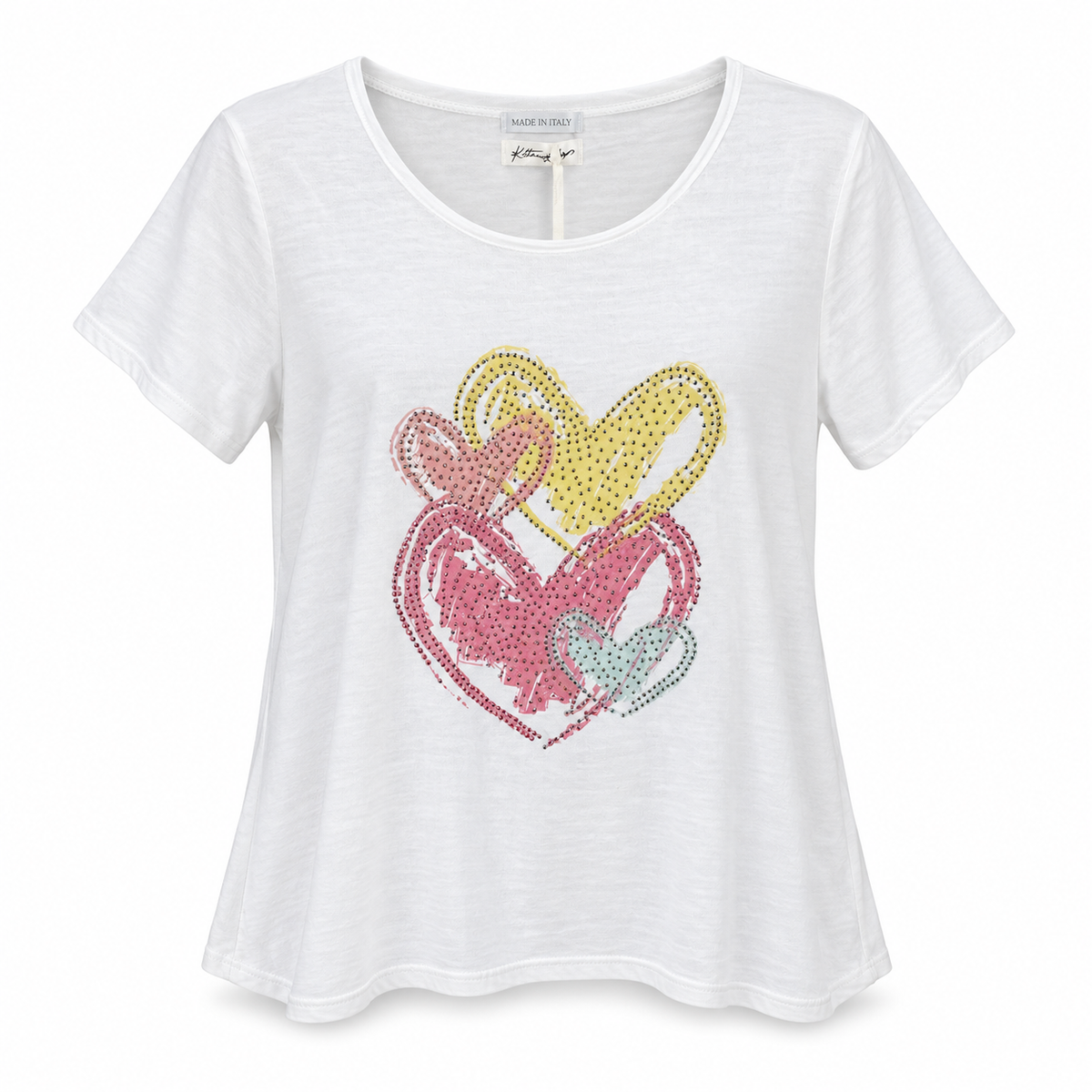 Camiseta Blanca con Corazones Decorativos